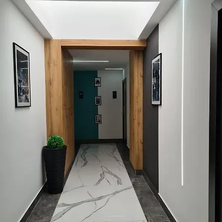 Apartment And Penthouse