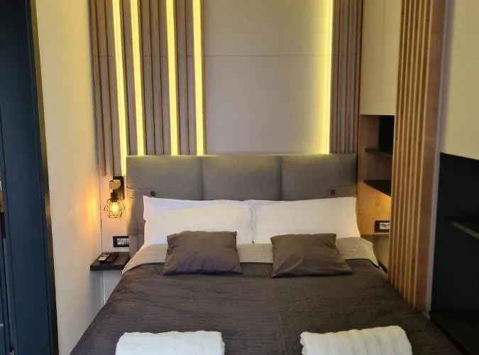 And Penthouse شقة